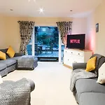 Stylish Margate Coastal Home & Parking By Adliv