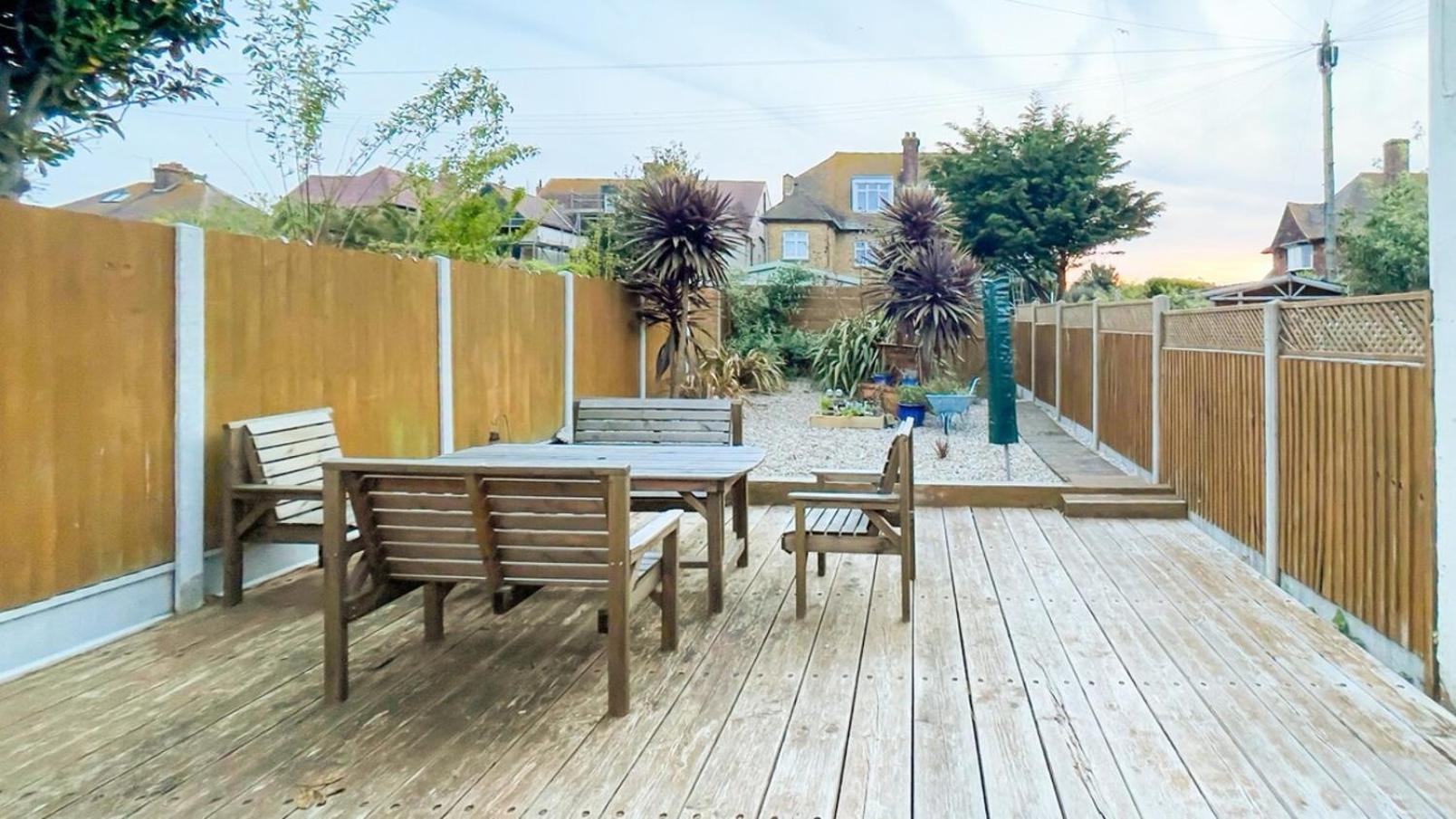 Stylish Coastal & Parking By Adliv Holiday home *
