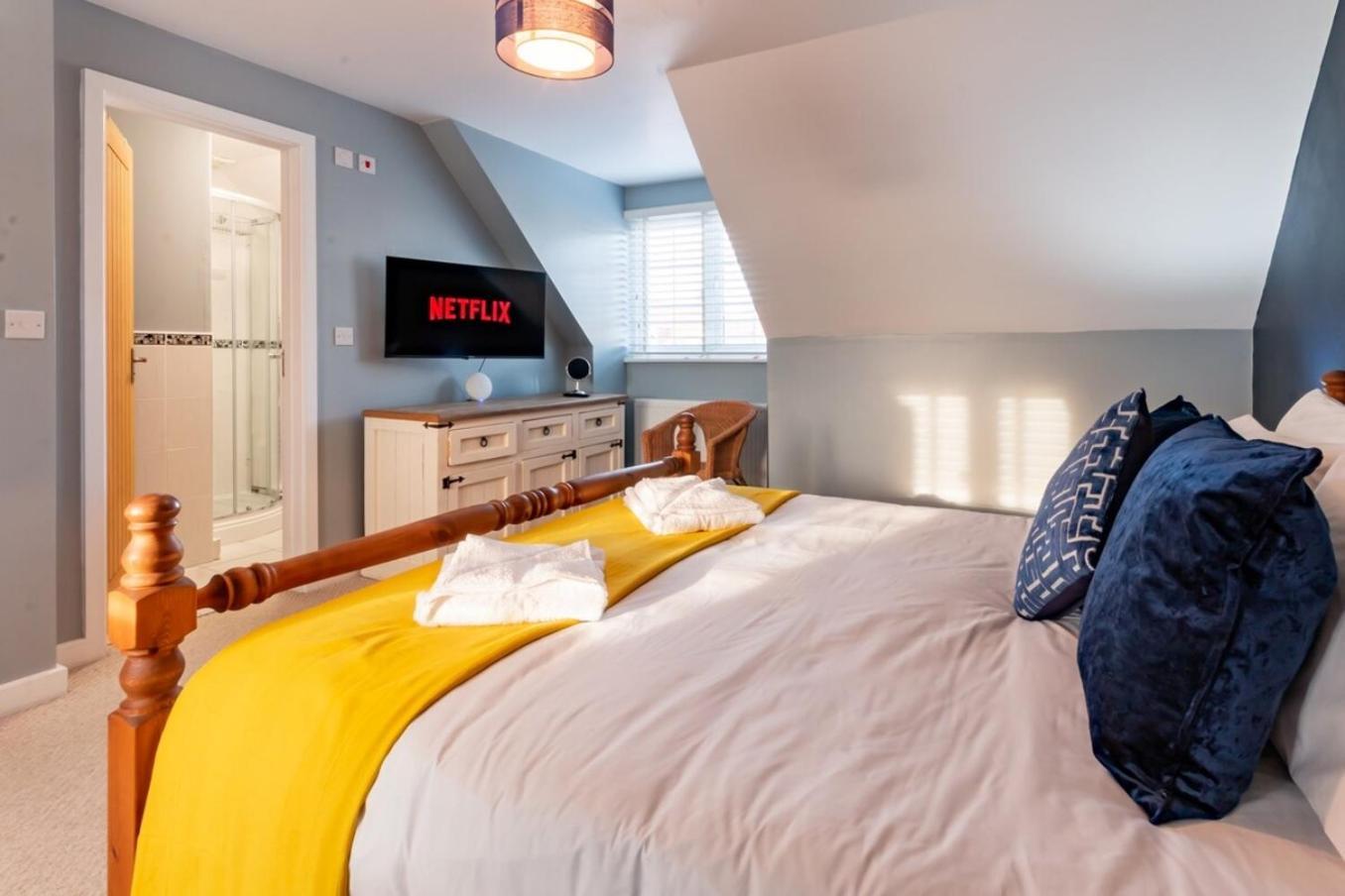 Stylish Coastal & Parking By Adliv Holiday home