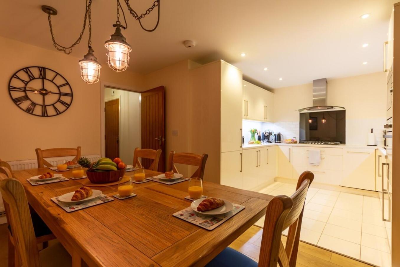 Holiday home Stylish Coastal & Parking By Adliv